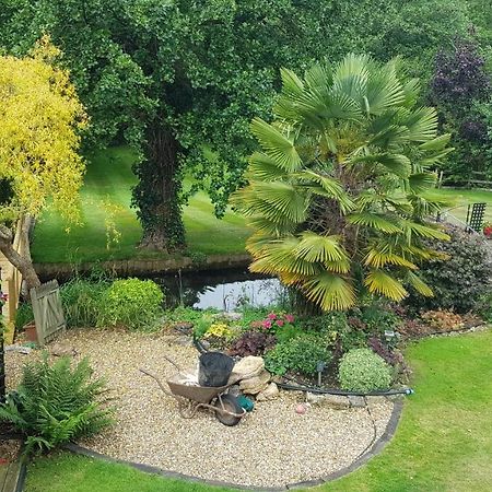 Riverside Lodge Pied A Terre Фордингбридж Екстериор снимка