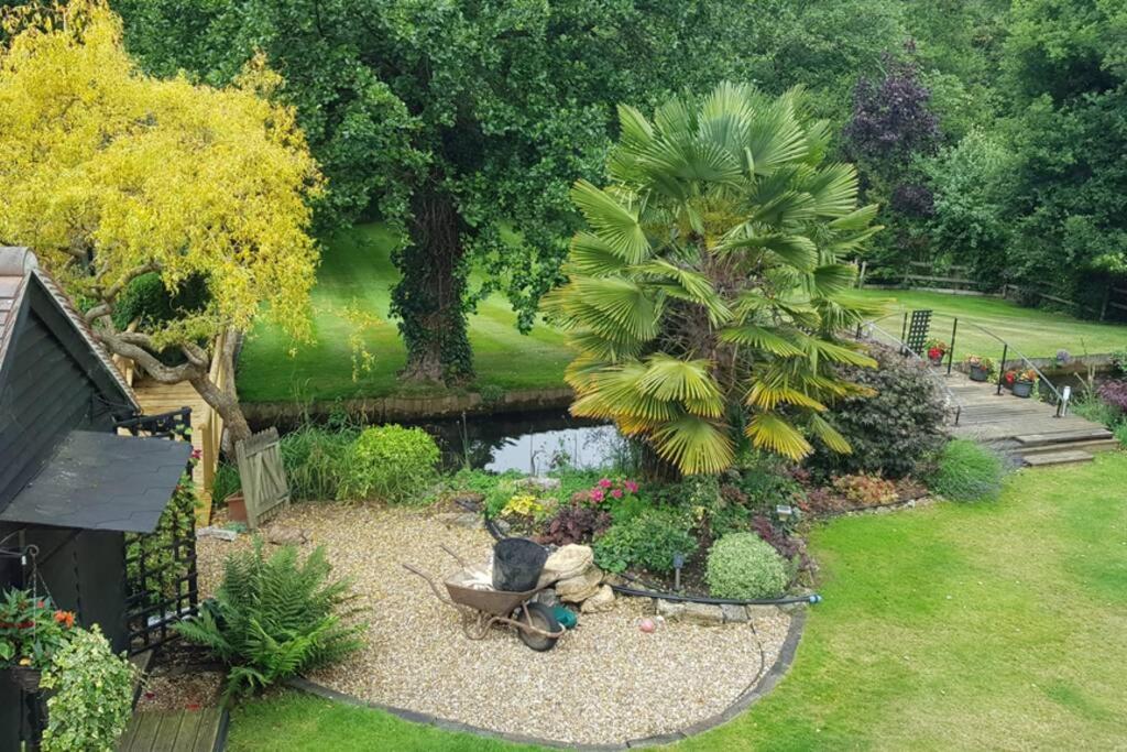 Riverside Lodge Pied A Terre Фордингбридж Екстериор снимка